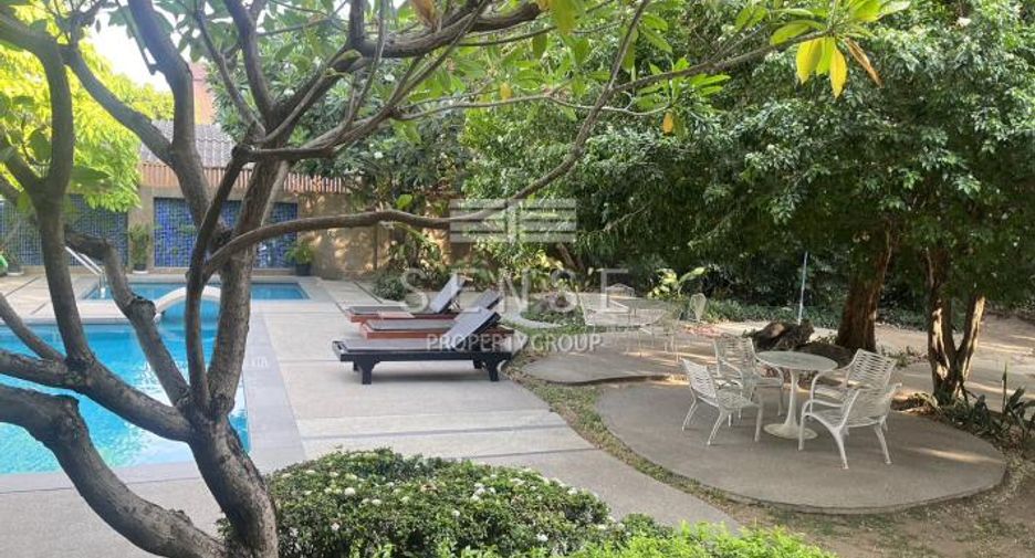 For rent 3 bedrooms condo in Sathon, Bangkok