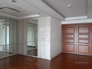 For rent 4 bedrooms condo in Sathon, Bangkok
