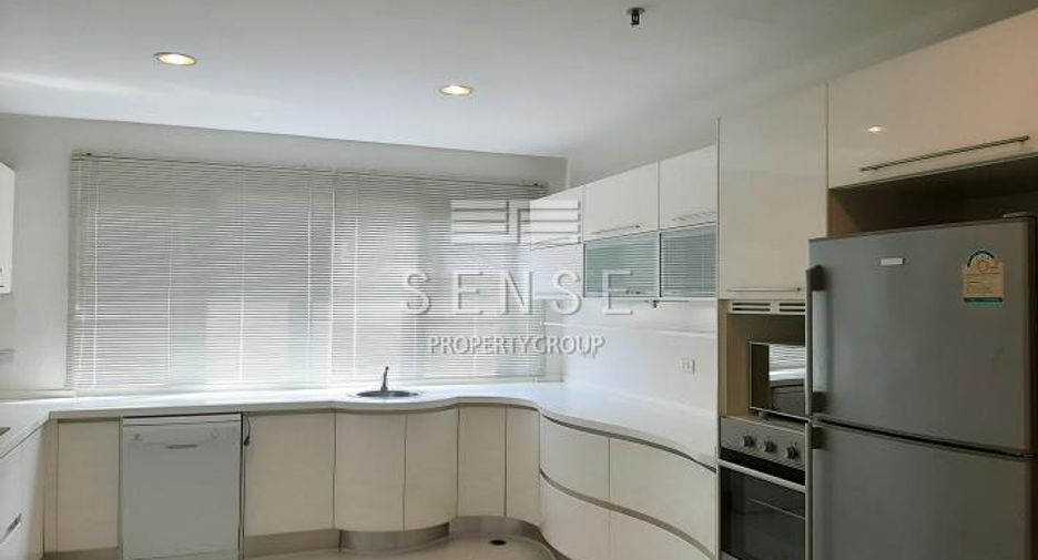 For rent 4 bedrooms condo in Sathon, Bangkok