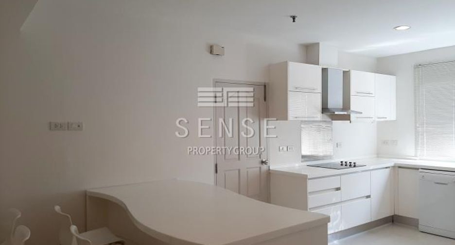 For rent 4 bedrooms condo in Sathon, Bangkok
