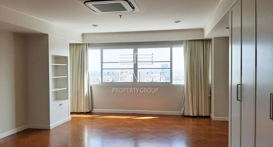 For rent 4 bedrooms condo in Sathon, Bangkok