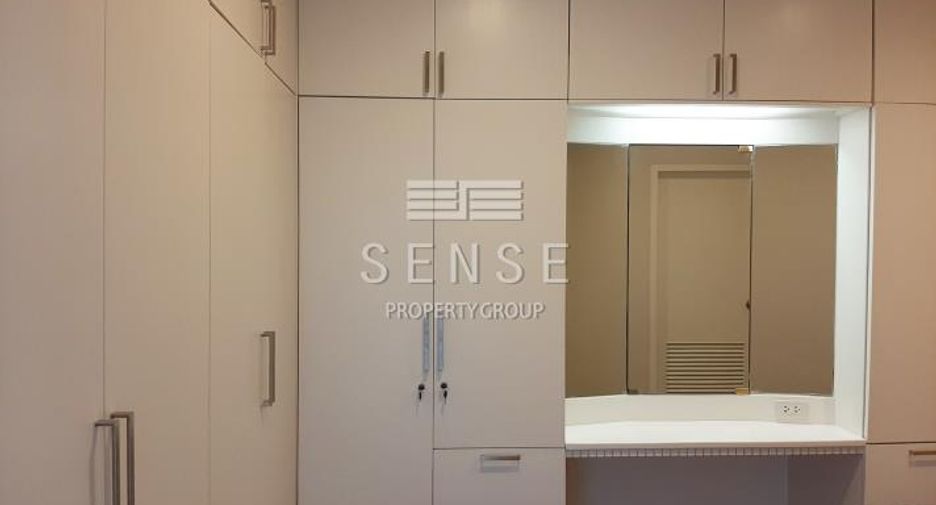 For rent 4 bedrooms condo in Sathon, Bangkok