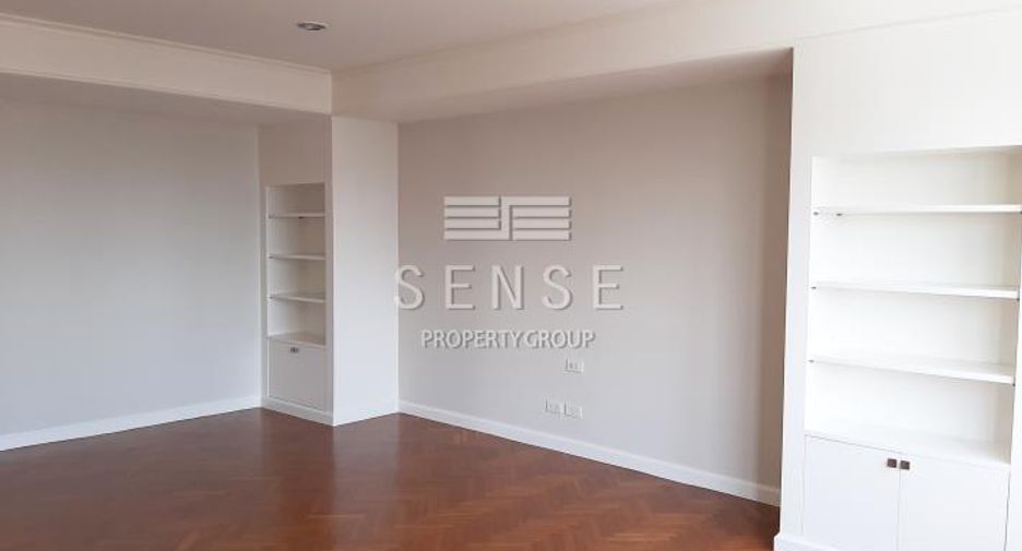 For rent 4 bedrooms condo in Sathon, Bangkok