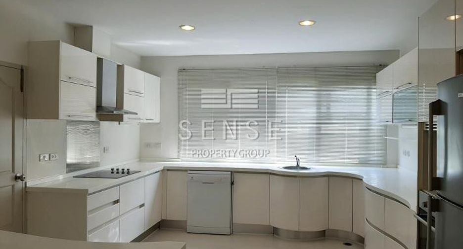For rent 4 bedrooms condo in Sathon, Bangkok