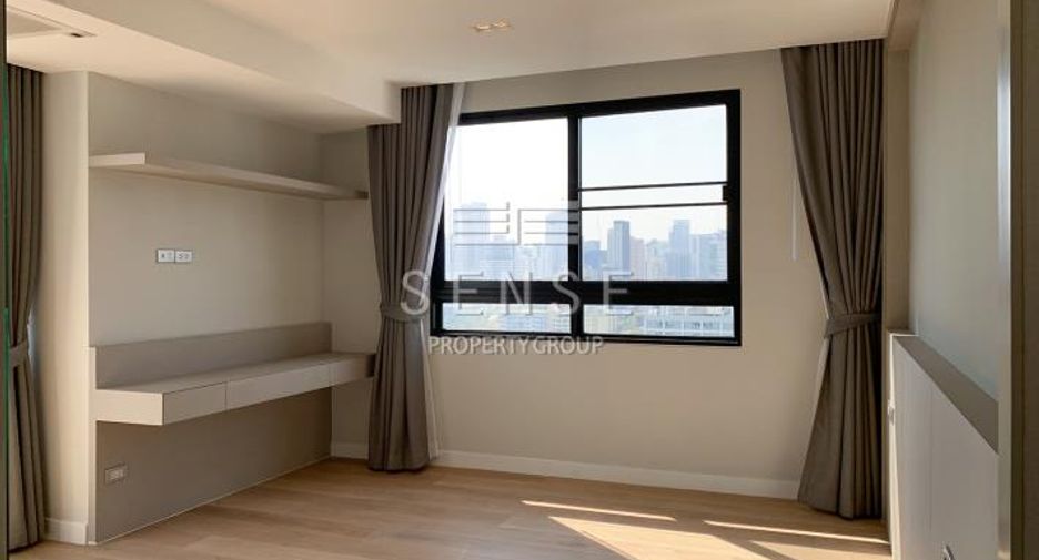 For rent 3 bedrooms condo in Watthana, Bangkok