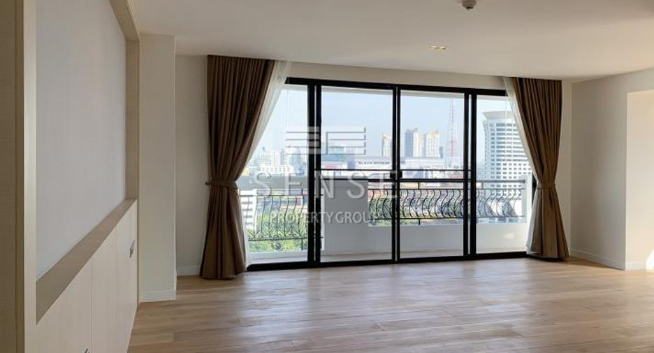 For rent 3 bedrooms condo in Watthana, Bangkok