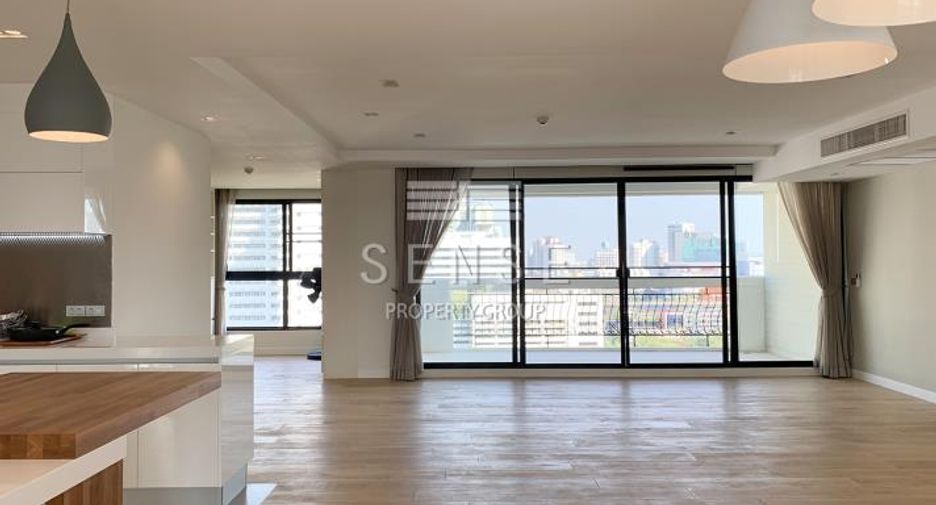 For rent 3 bedrooms condo in Watthana, Bangkok