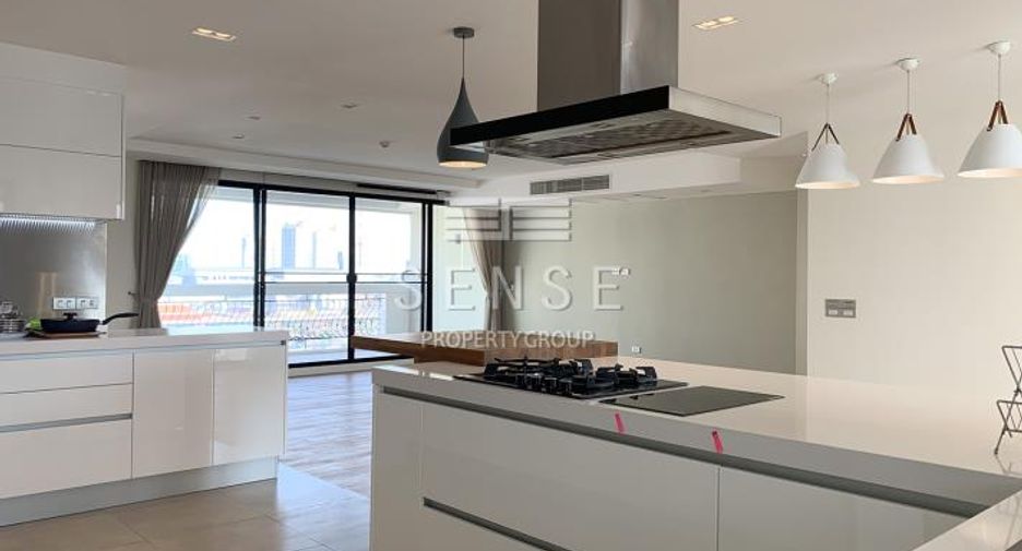For rent 3 bedrooms condo in Watthana, Bangkok