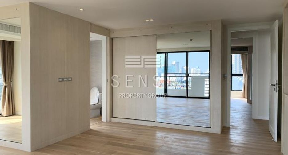 For rent 3 bedrooms condo in Watthana, Bangkok