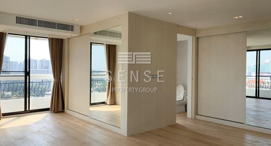 For rent 3 bedrooms condo in Watthana, Bangkok