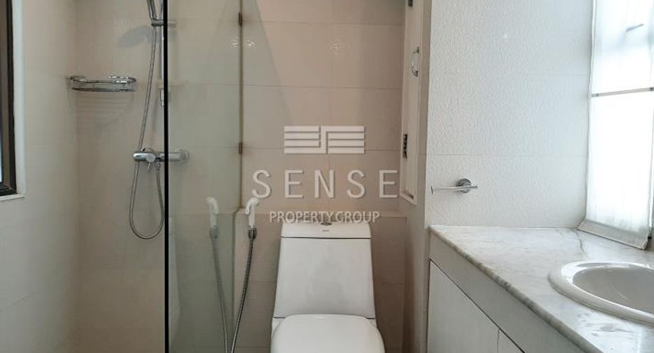 For rent 3 bedrooms condo in Pathum Wan, Bangkok