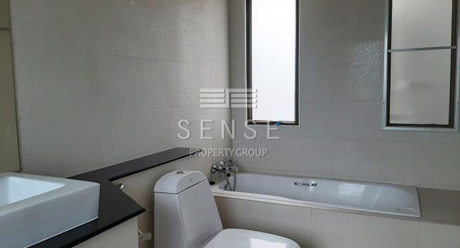 For rent 3 bedrooms condo in Pathum Wan, Bangkok