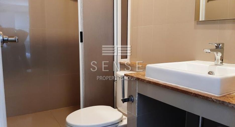For rent 3 bedrooms condo in Pathum Wan, Bangkok