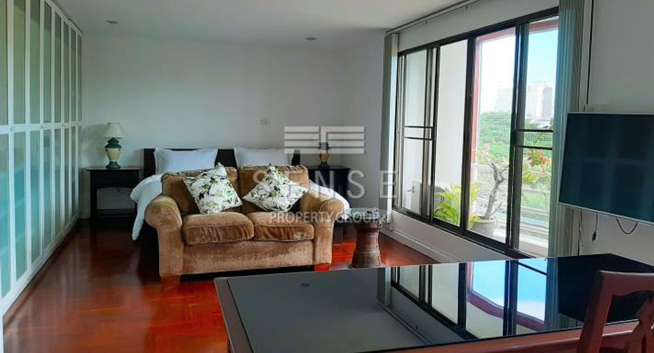 For rent 3 bedrooms condo in Pathum Wan, Bangkok