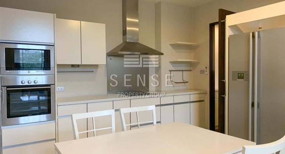 For rent 3 bedrooms condo in Yan Nawa, Bangkok