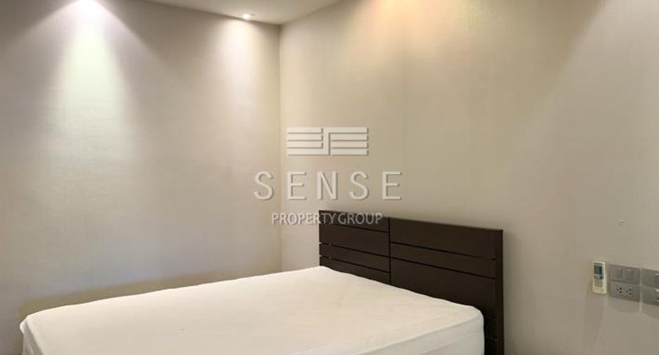 For rent 3 bedrooms condo in Yan Nawa, Bangkok