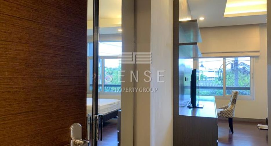 For rent 3 bedrooms condo in Yan Nawa, Bangkok