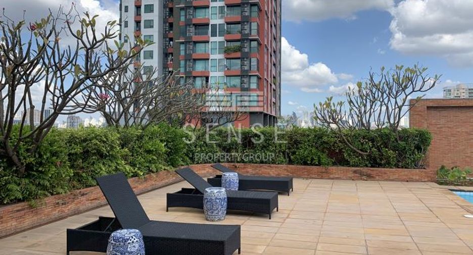 For rent 3 bedrooms condo in Yan Nawa, Bangkok