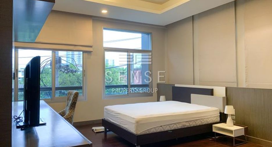For rent 3 bedrooms condo in Yan Nawa, Bangkok
