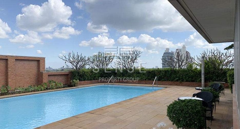 For rent 3 bedrooms condo in Yan Nawa, Bangkok