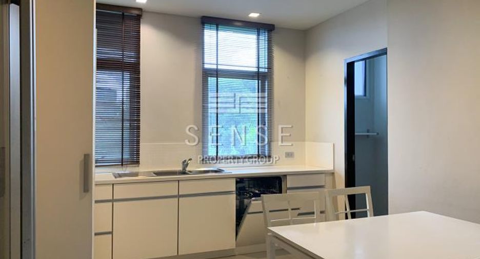 For rent 3 bedrooms condo in Yan Nawa, Bangkok