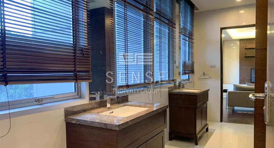 For rent 3 bedrooms condo in Yan Nawa, Bangkok