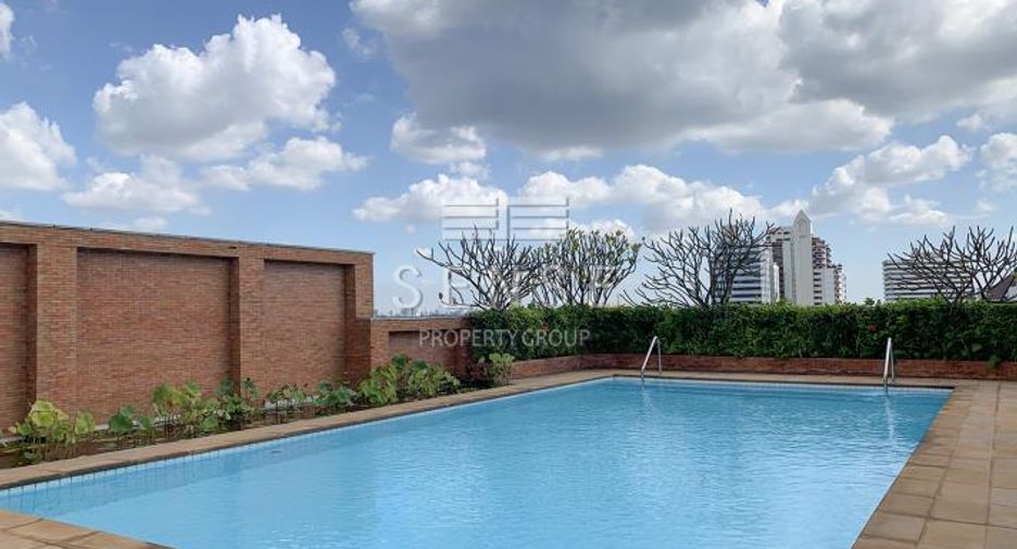 For rent 3 bedrooms condo in Yan Nawa, Bangkok