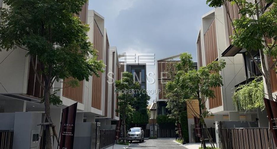 For sale 4 bedrooms house in Watthana, Bangkok