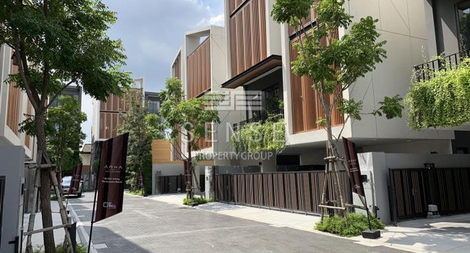 For sale 4 bedrooms house in Watthana, Bangkok