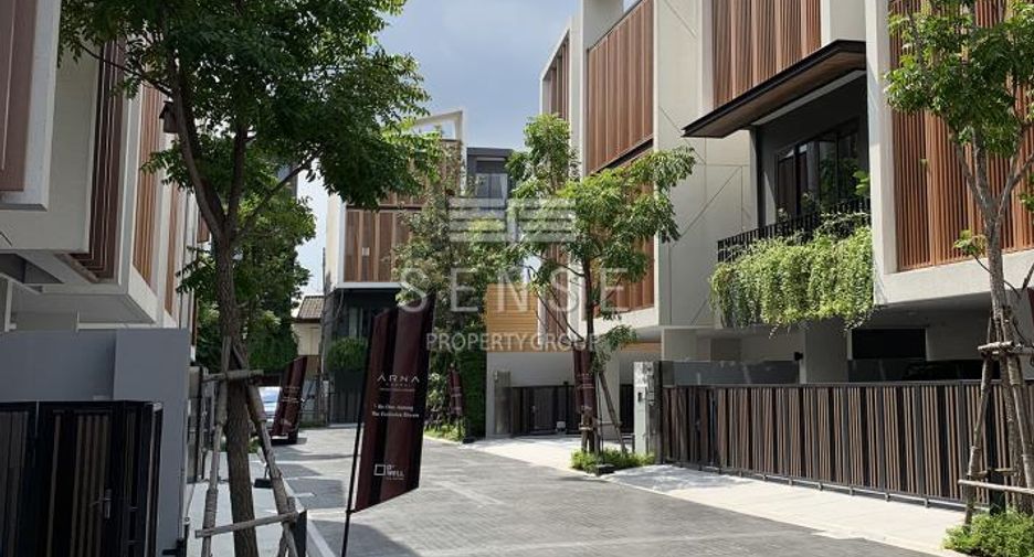 For sale 4 bedrooms house in Watthana, Bangkok