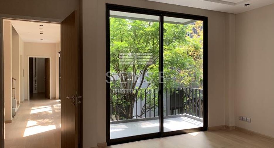 For sale 4 bedrooms house in Watthana, Bangkok