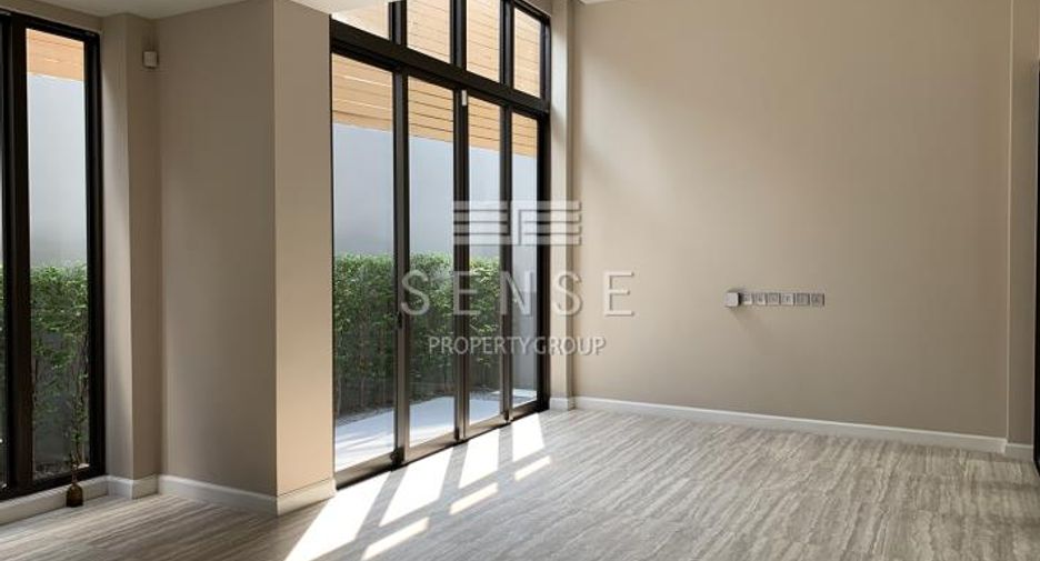 For sale 4 bedrooms house in Watthana, Bangkok