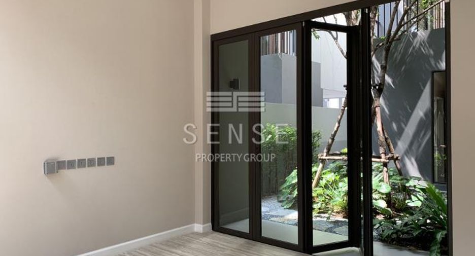 For sale 4 bedrooms house in Watthana, Bangkok