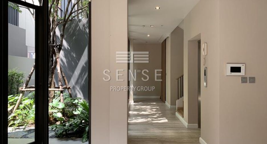 For sale 4 bedrooms house in Watthana, Bangkok