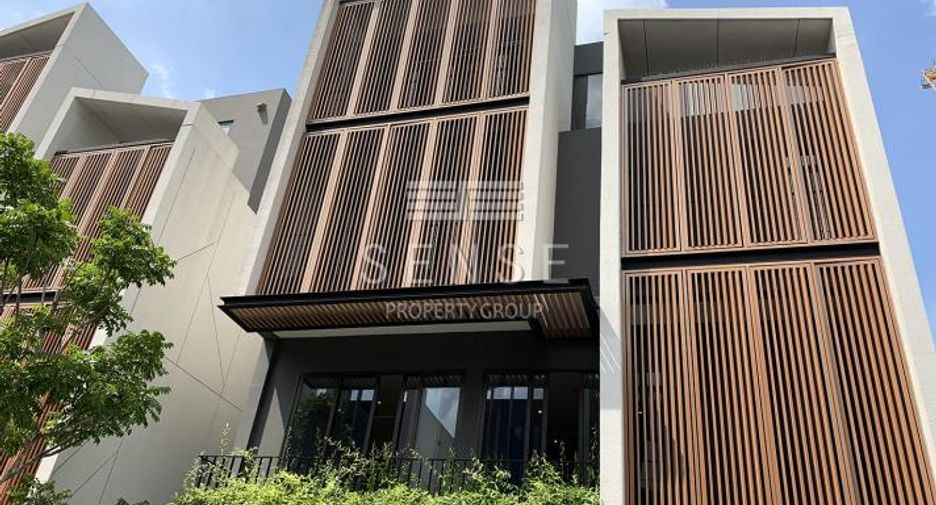 For sale 4 bedrooms house in Watthana, Bangkok