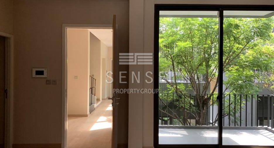 For sale 4 bedrooms house in Watthana, Bangkok