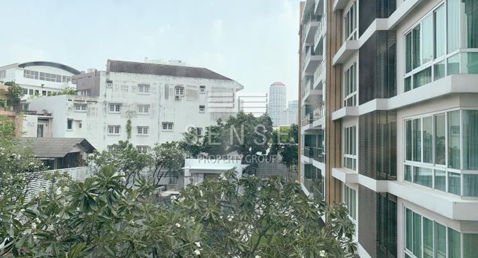 For rent 4 bedrooms condo in Khlong Toei, Bangkok