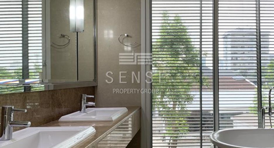 For rent 4 bedrooms condo in Khlong Toei, Bangkok