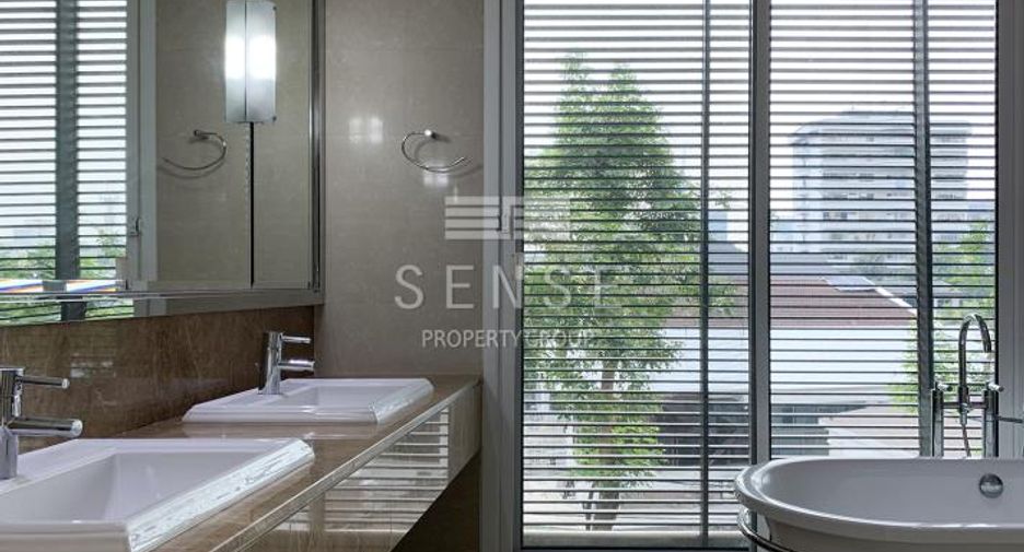 For rent 4 bedrooms condo in Khlong Toei, Bangkok