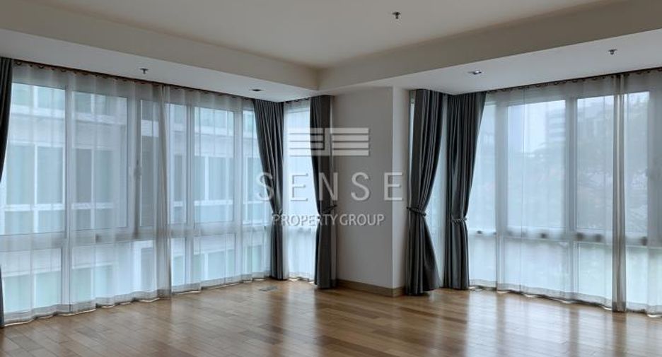 For rent 4 bedrooms condo in Khlong Toei, Bangkok