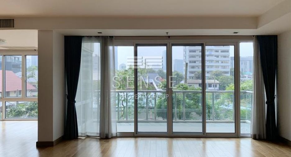 For rent 4 bedrooms condo in Khlong Toei, Bangkok
