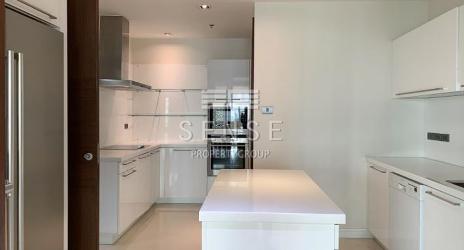 For rent 4 bedrooms condo in Khlong Toei, Bangkok
