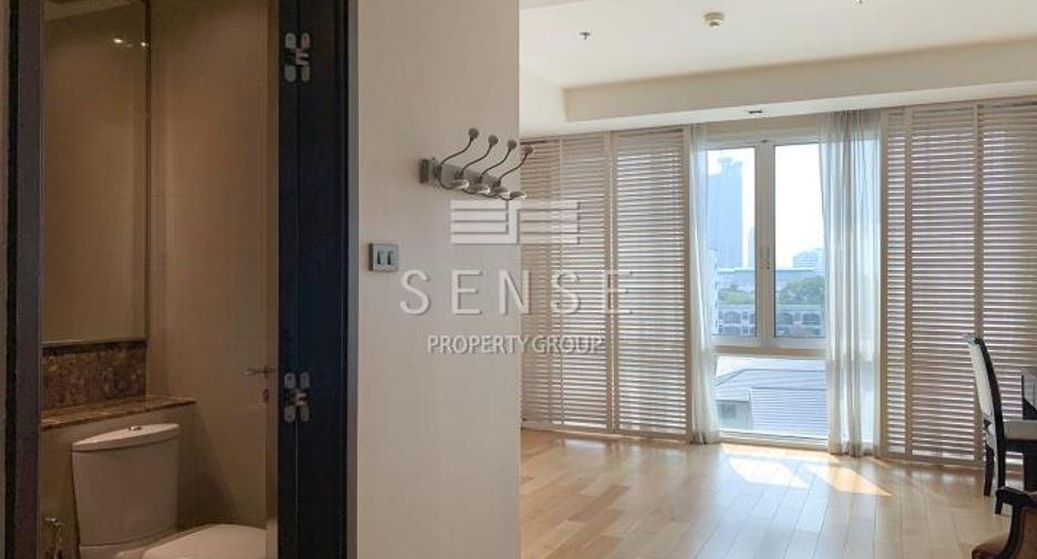 For rent 4 bedrooms condo in Khlong Toei, Bangkok