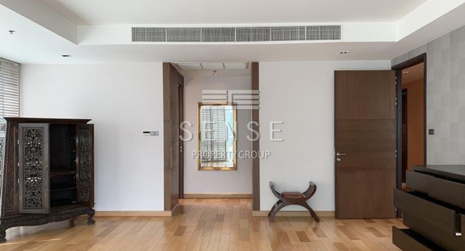 For rent 4 bedrooms condo in Khlong Toei, Bangkok