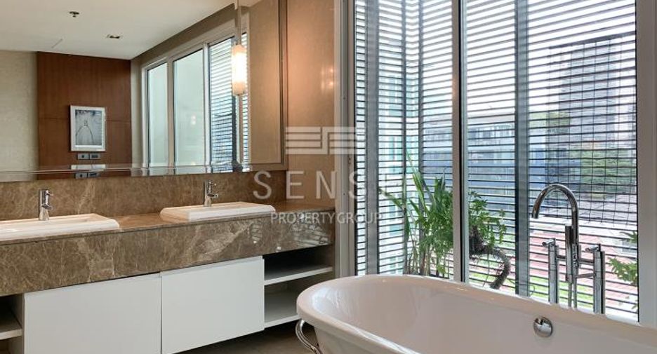 For rent 4 bedrooms condo in Khlong Toei, Bangkok
