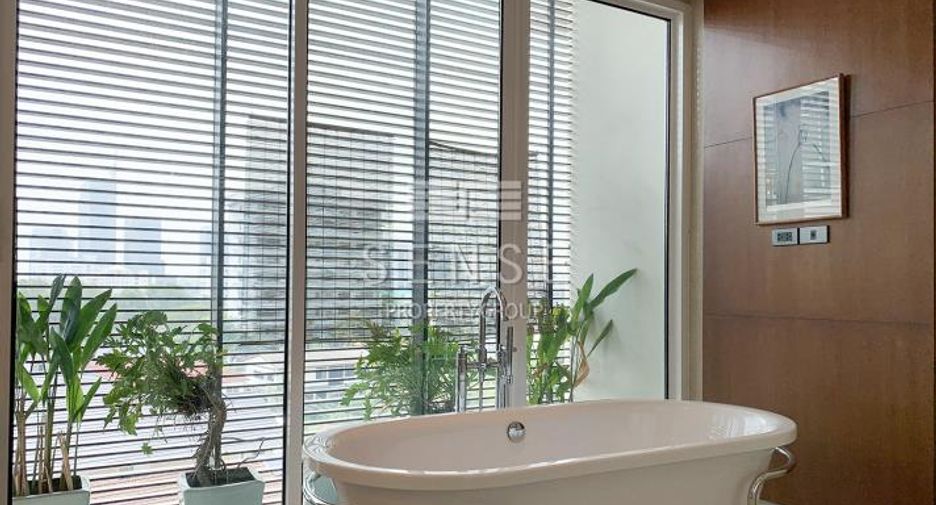 For rent 4 bedrooms condo in Khlong Toei, Bangkok