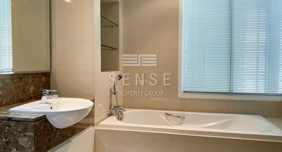 For rent 4 bedrooms condo in Khlong Toei, Bangkok