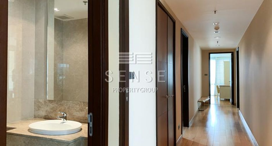 For rent 4 bedrooms condo in Khlong Toei, Bangkok