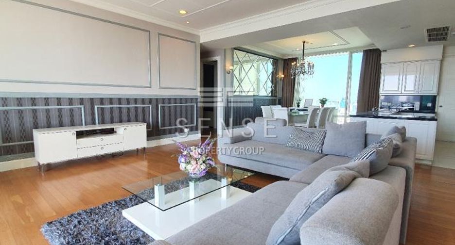 For rent 4 bedrooms condo in Watthana, Bangkok