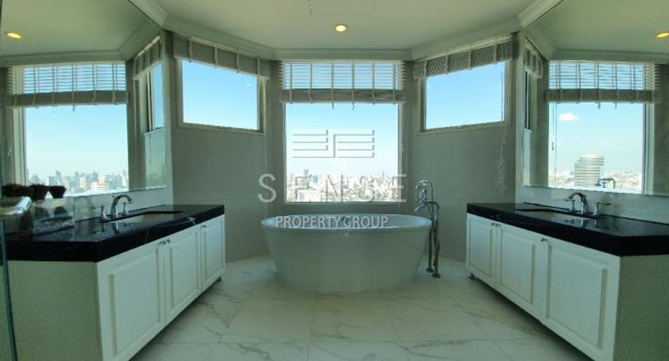 For rent 4 bedrooms condo in Watthana, Bangkok